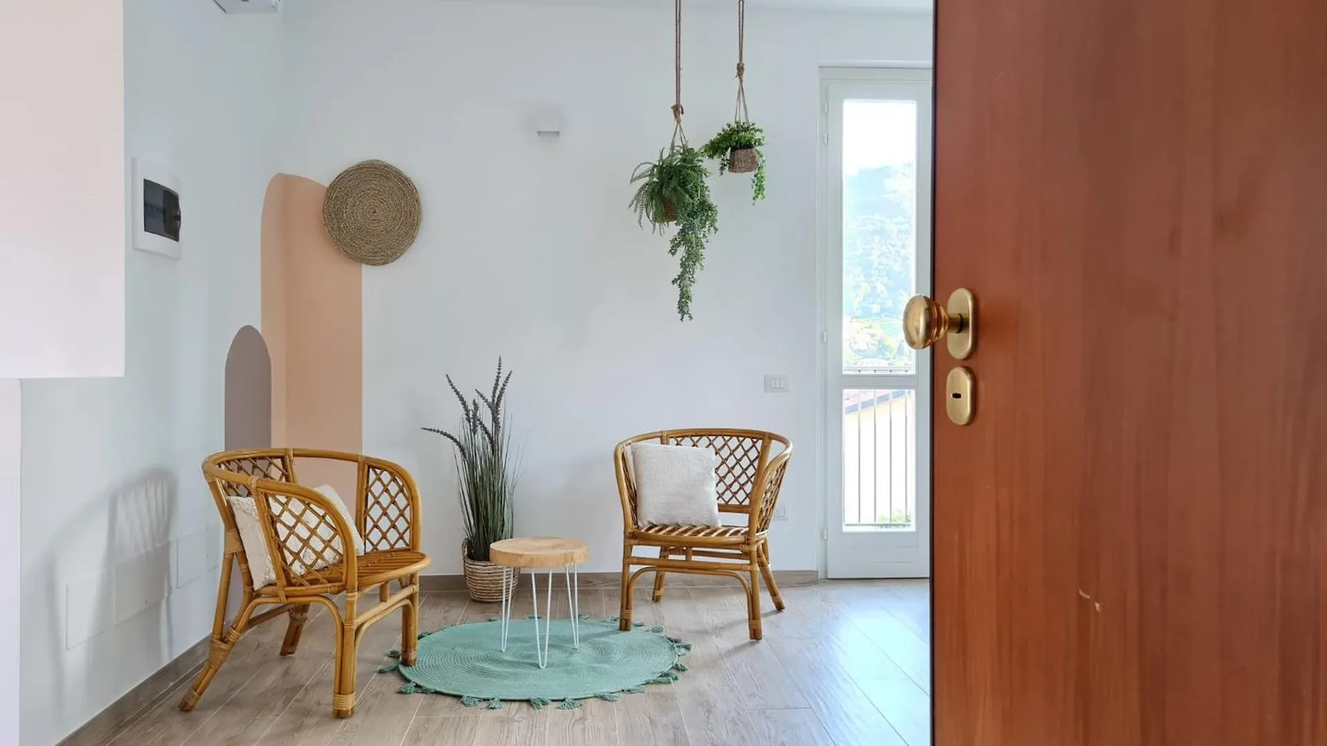 Ama Homes - Balcony Lakeview Bellagio